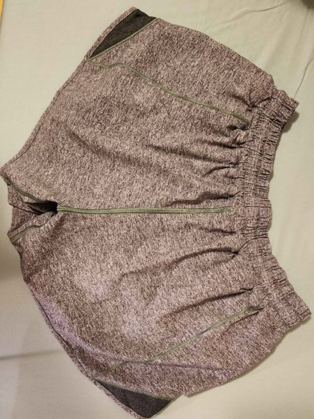 lululemon - Hottie Hot Low Rise 4" - Gray - Size 6
